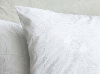 Изображение товара "Bloom постельное белье "Luxury Nights" Christian Fischbacher от Archive"