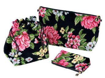 Изображение товара "Peony black  Feiler шенилловая косметичка от Archive"