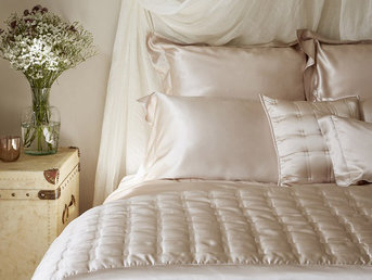 Изображение товара "WINDSOR шелковое покрывало GINGERLILY (nude) от GINGERLILY"