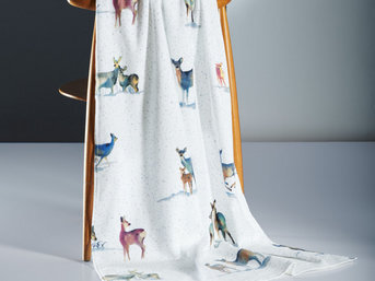Изображение товара "ITs SNOWING MY DEER полотенце Christian Fischbacher от Archive"