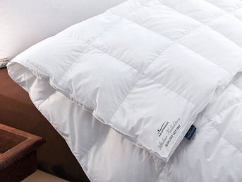 Изображение товара "ATELIER COLLECTION Kauffmann пуховое одеяло с бортиком (CUIN 800) от Kauffmann"