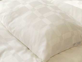 Изображение товара "Karo (Square Big) JOHANN HEFEL постельное белье из тенселя от Johann Hefel"