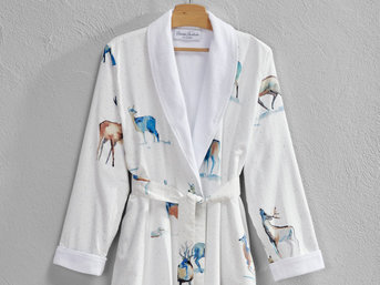 Изображение товара "ITs SNOWING MY DEER халат Christian Fischbacher от Archive"