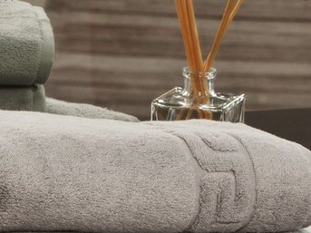 Изображение товара "DREAMFLOR (92) Christian Fischbacher полотенце от Christian Fischbacher"