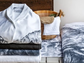 Изображение товара "Piz  Christian Fischbacher халат  от Archive"