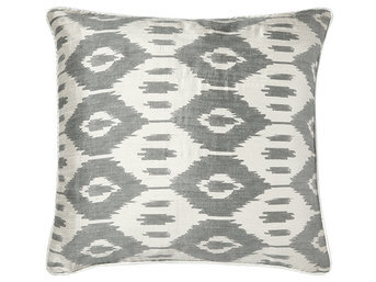 Изображение товара "IKAT SILK CUSHION шелковая наволочка декоративная GINGERLILY от GINGERLILY"