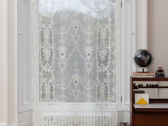 Изображение товара "HIGHLAND ROSE LACE PANEL MYB Textiles кружевное панно от MYB Textiles "