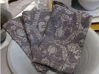 Изображение товара "CHAMISSO (LE) Leitner Leinen салфетки и подложки под тарелку от Archive"