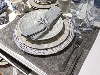 Изображение товара "FRESKO Leitner Leinen салфетки и подложки под тарелку от LEITNER LEINEN"