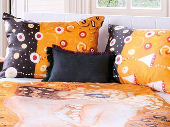 Изображение товара "The Kiss JOHANN HEFEL наволочка из тенселя от Johann Hefel"