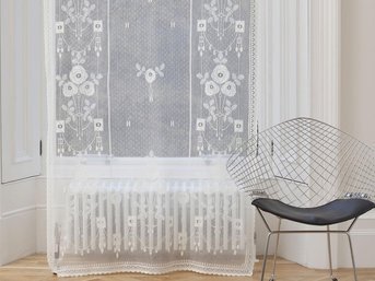 Изображение товара "KELVIN ROSE LACE PANEL MYB Textiles кружевное панно от MYB Textiles "